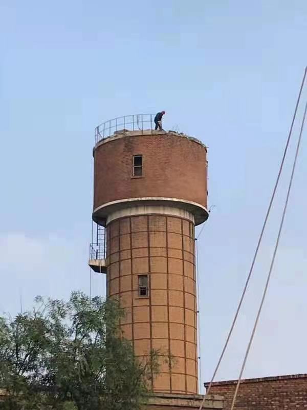 拆除煙囪施工
